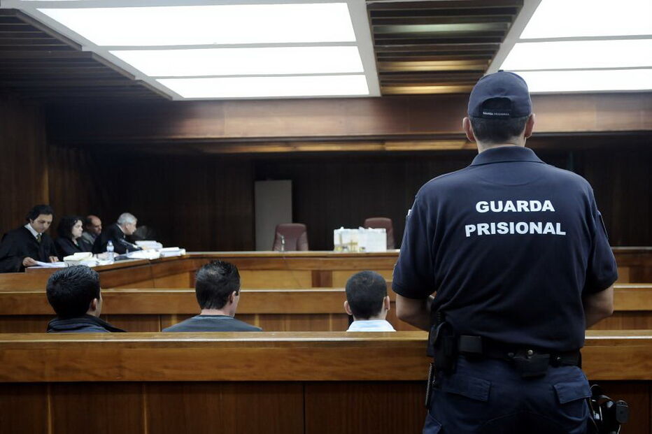 Guardas prisionais, greve, vigília, estatuto profissional