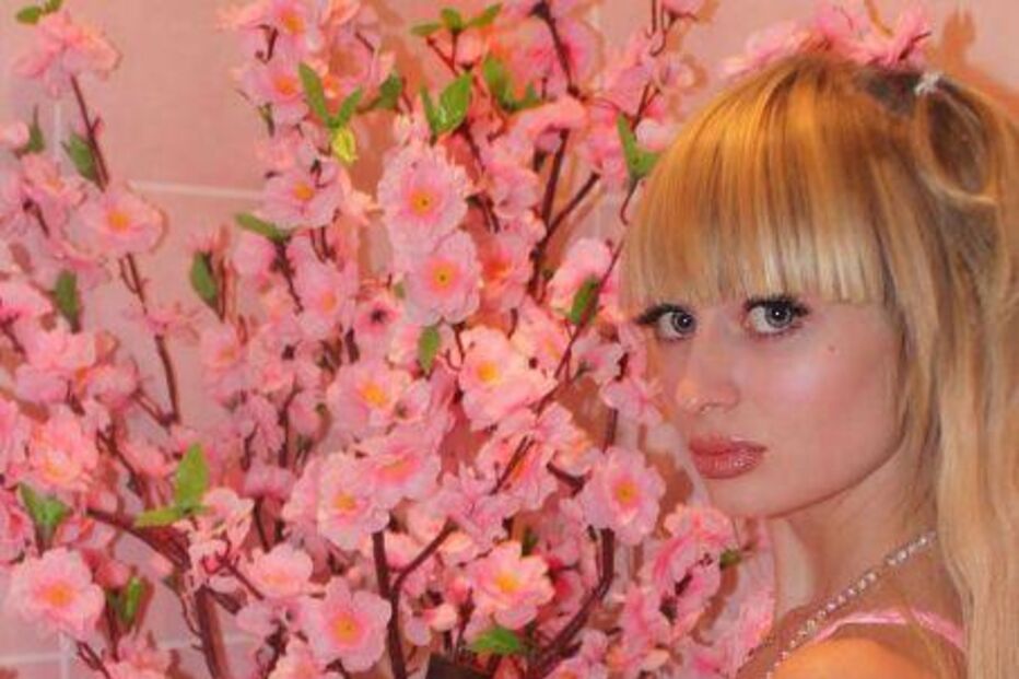 Mulheres com corpo de 'Barbie'... e ainda um 'Ken'