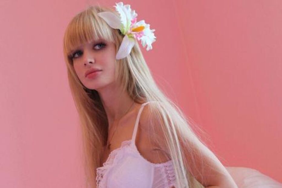 Mulheres com corpo de 'Barbie'... e ainda um 'Ken'
