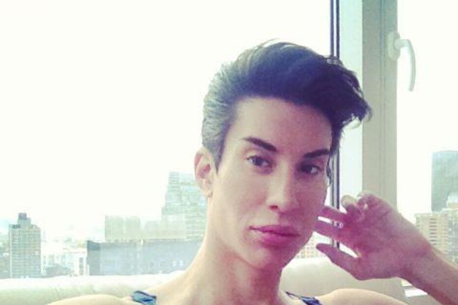 Mulheres com corpo de 'Barbie'... e ainda um 'Ken'