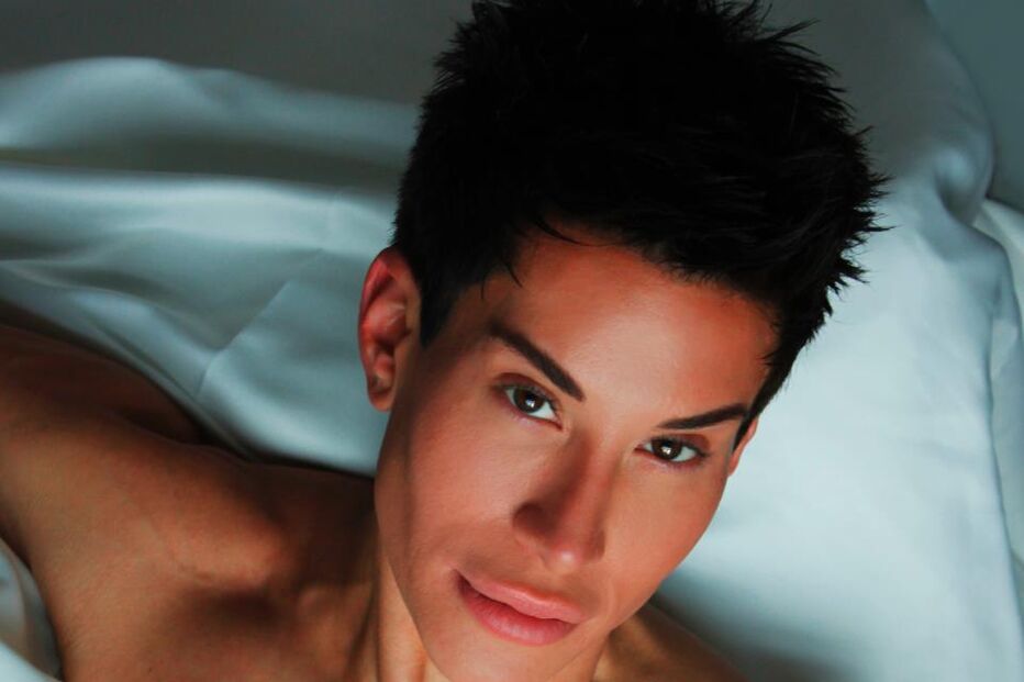 Mulheres com corpo de 'Barbie'... e ainda um 'Ken'