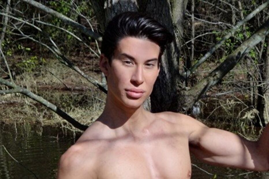 Mulheres com corpo de 'Barbie'... e ainda um 'Ken'