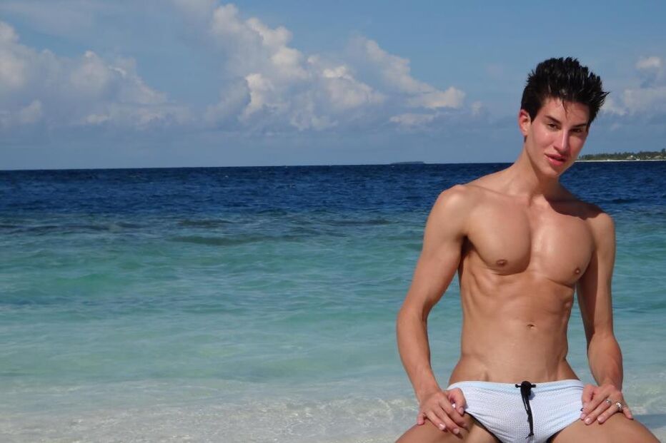 Mulheres com corpo de 'Barbie'... e ainda um 'Ken'