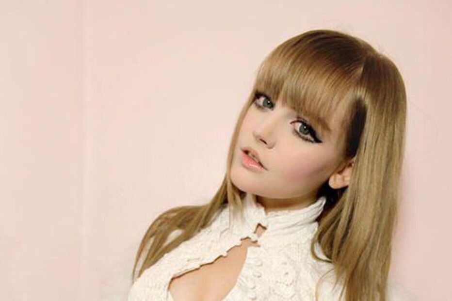 Mulheres com corpo de 'Barbie'... e ainda um 'Ken'