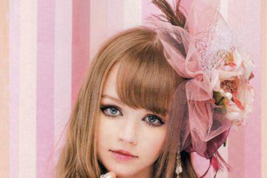 Mulheres com corpo de 'Barbie'... e ainda um 'Ken'