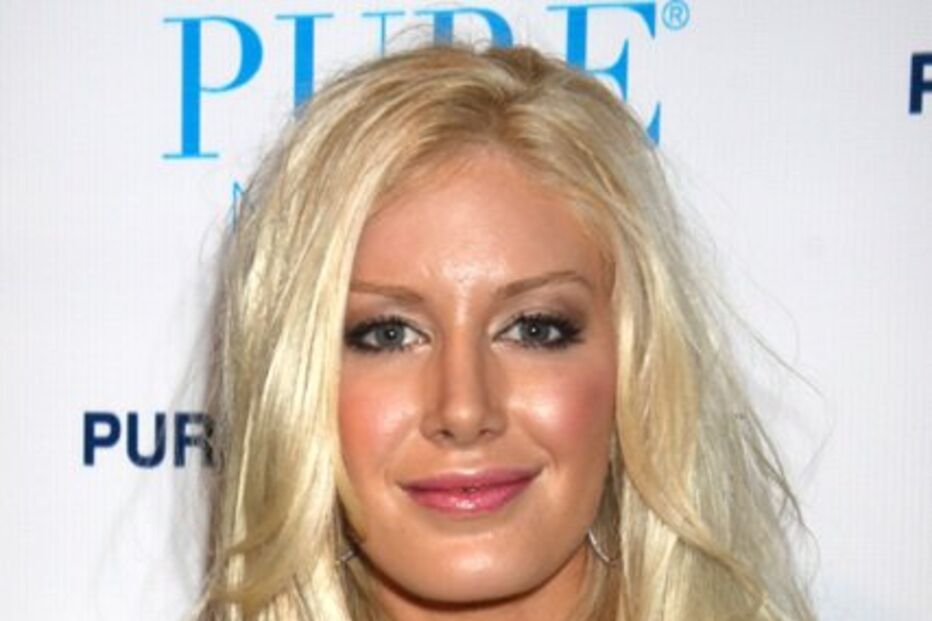 Mulheres com corpo de 'Barbie'... e ainda um 'Ken'