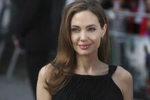 Angelina Jolie aparece pela primeira vez depois de retirar seios 