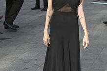 Angelina Jolie aparece pela primeira vez depois de retirar seios 