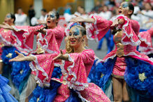 Pão e marchas na avenida