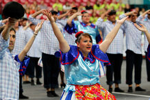 Pão e marchas na avenida