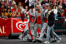 Pão e marchas na avenida