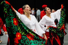 Pão e marchas na avenida