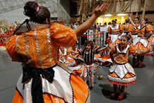 Pão e marchas na avenida