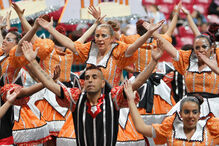 Pão e marchas na avenida