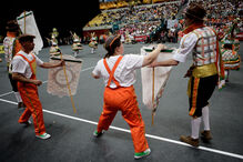 Pão e marchas na avenida