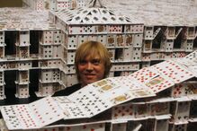 Monumentos feitos com baralhos de cartas