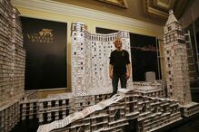 Monumentos feitos com baralhos de cartas