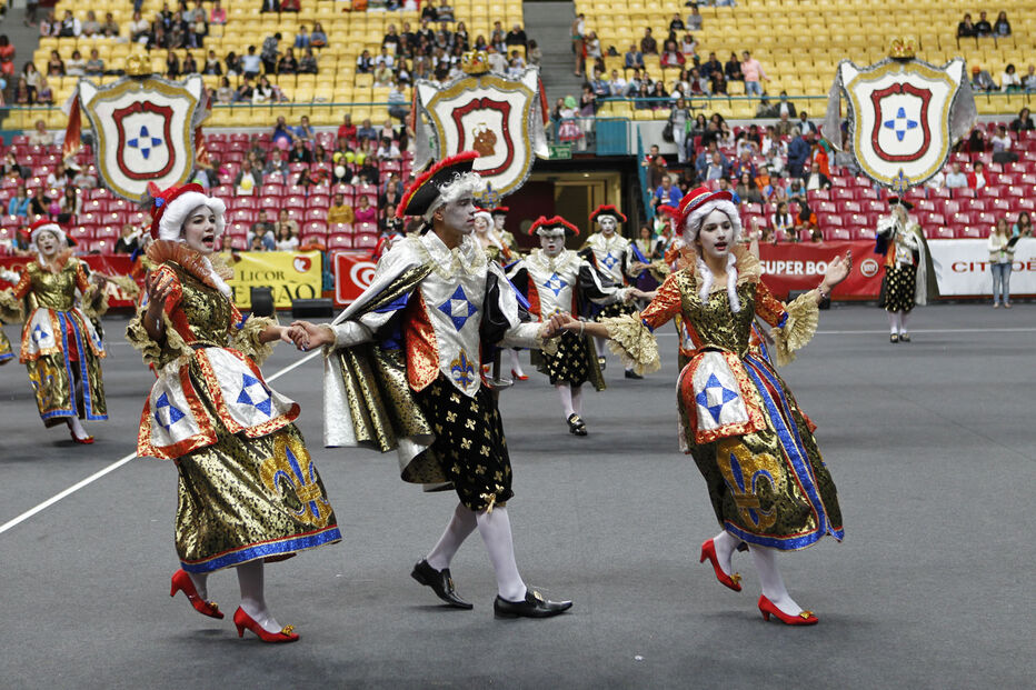 Pão e marchas na avenida