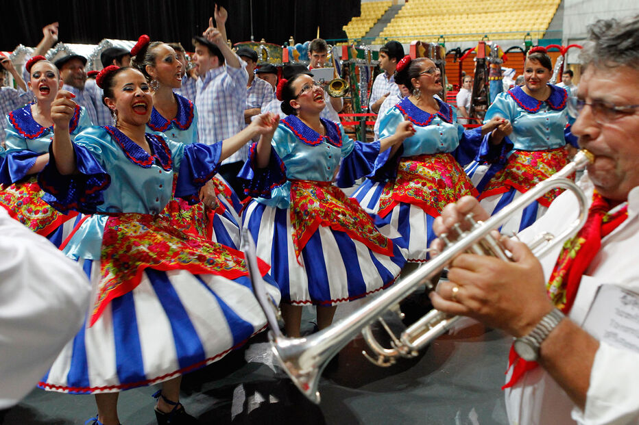 Pão e marchas na avenida