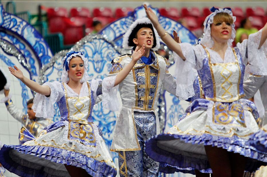 Pão e marchas na avenida