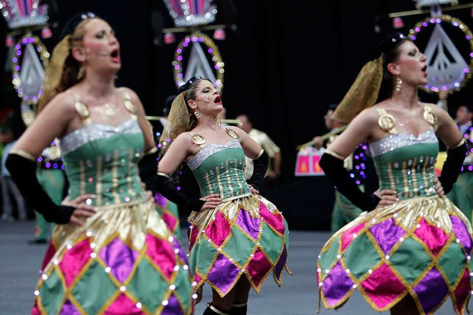 Pão e marchas na avenida