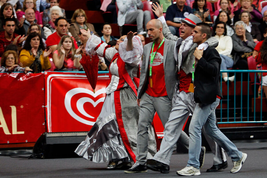 Pão e marchas na avenida