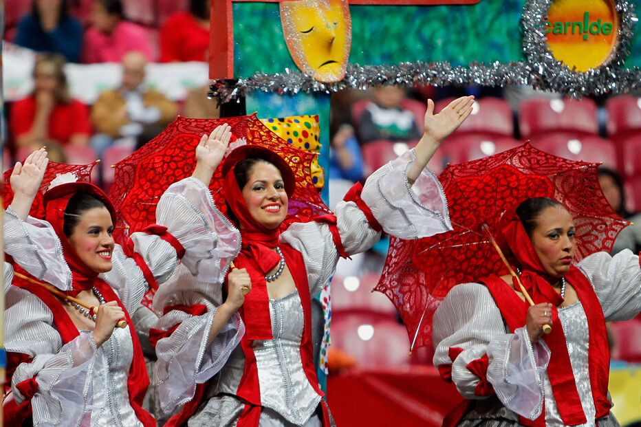 Pão e marchas na avenida