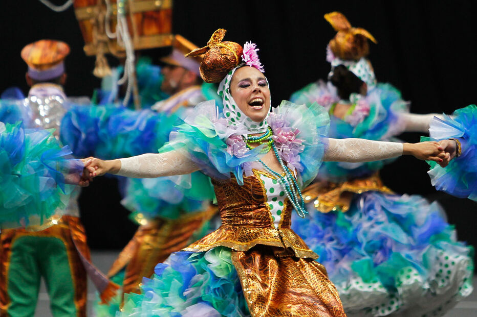 Pão e marchas na avenida