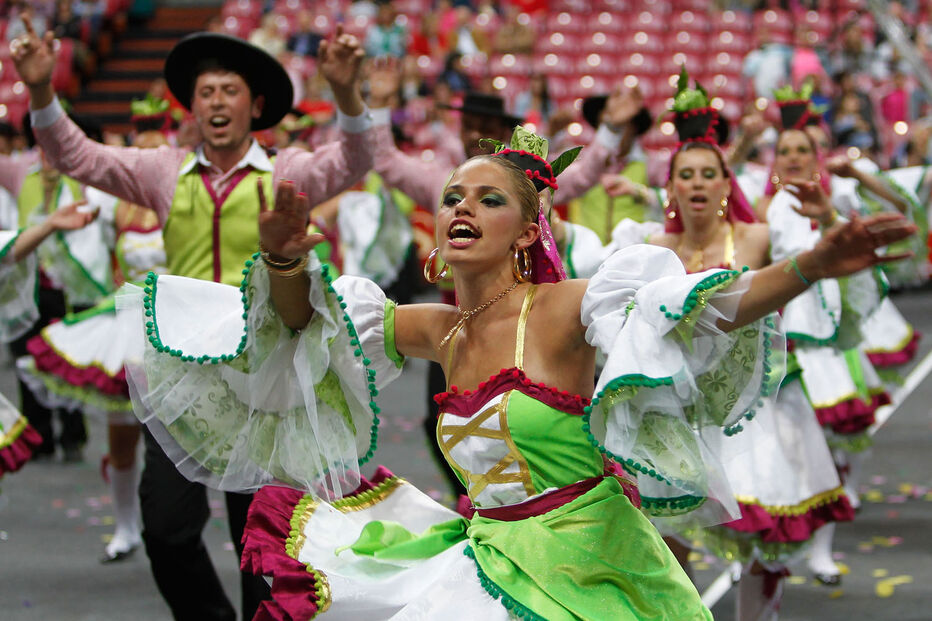 Pão e marchas na avenida