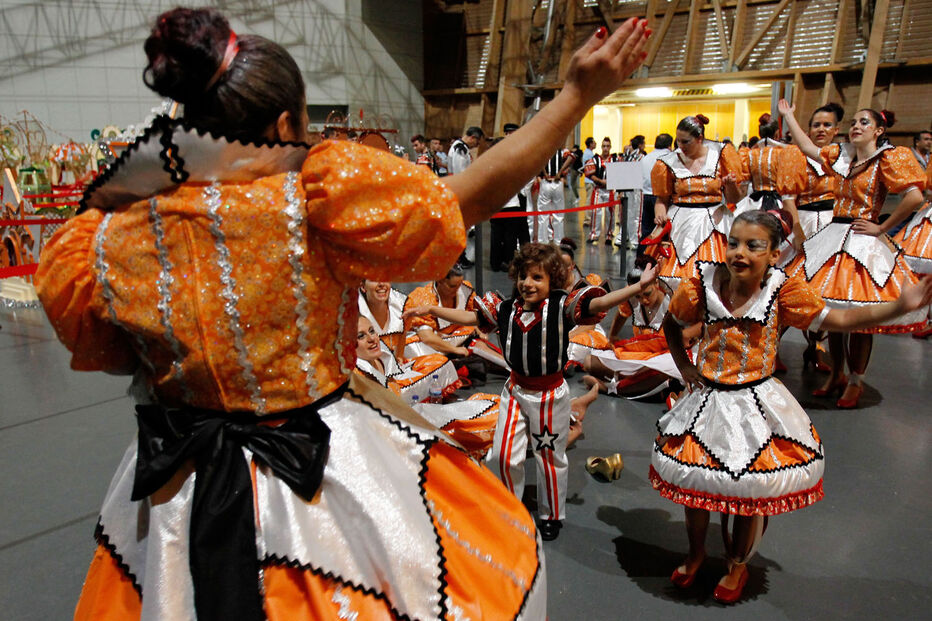 Pão e marchas na avenida