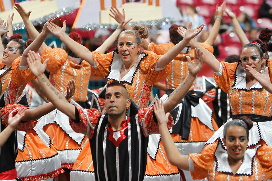 Pão e marchas na avenida