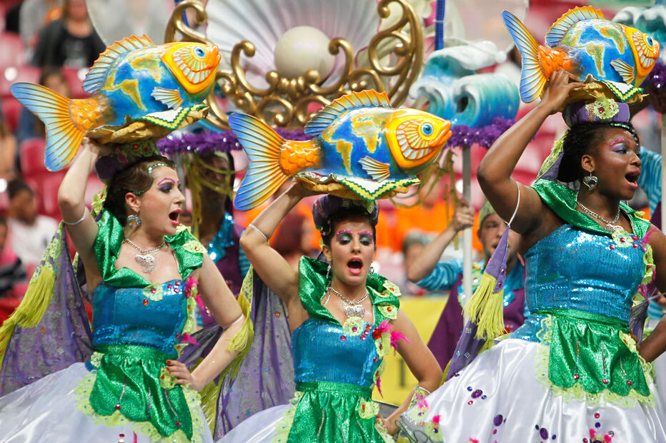Pão e marchas na avenida