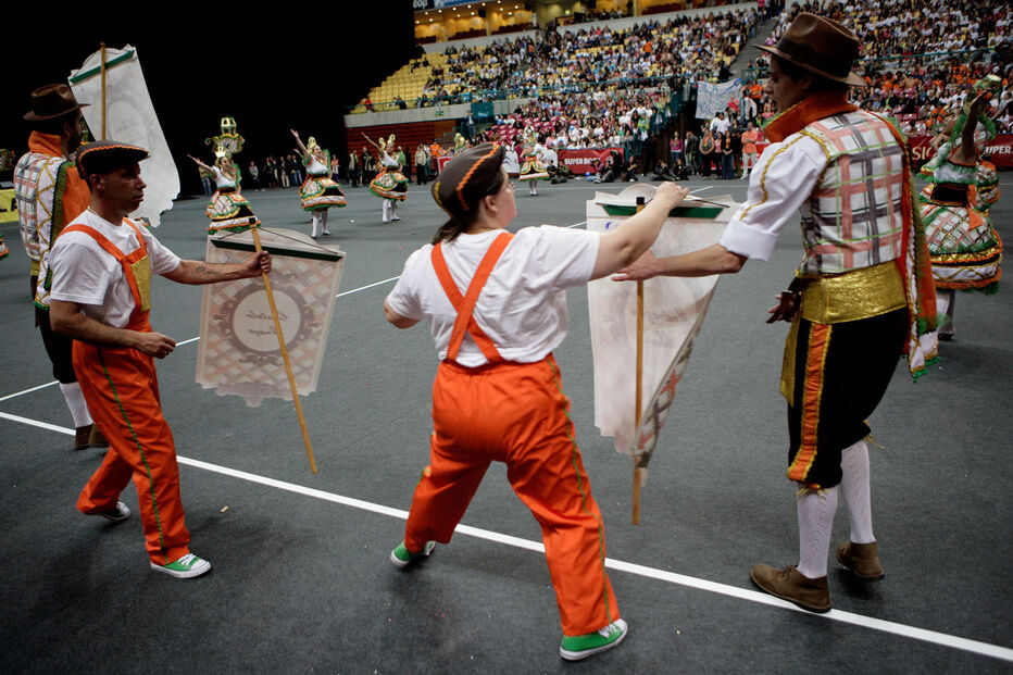 Pão e marchas na avenida
