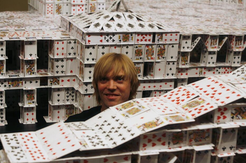 Monumentos feitos com baralhos de cartas