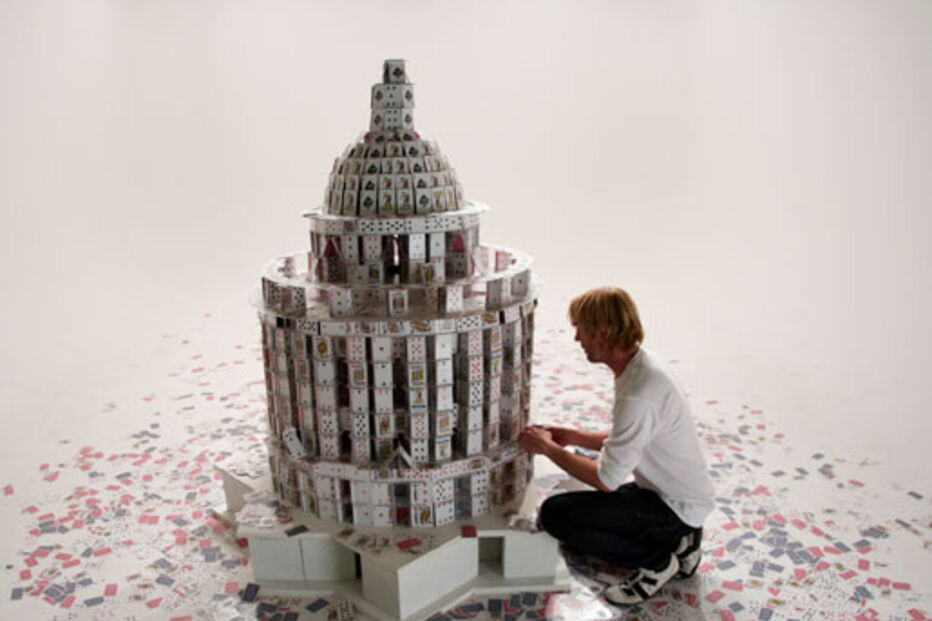 Monumentos feitos com baralhos de cartas