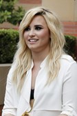 Demi Lovato, atriz e cantora norte-americana, ficou conhecida em 2008 quando deu vida a Mitchie Torres em ‘Camp Rock’, um filme da Disney