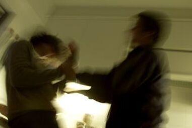 Porto, médico, violência doméstiva, arma