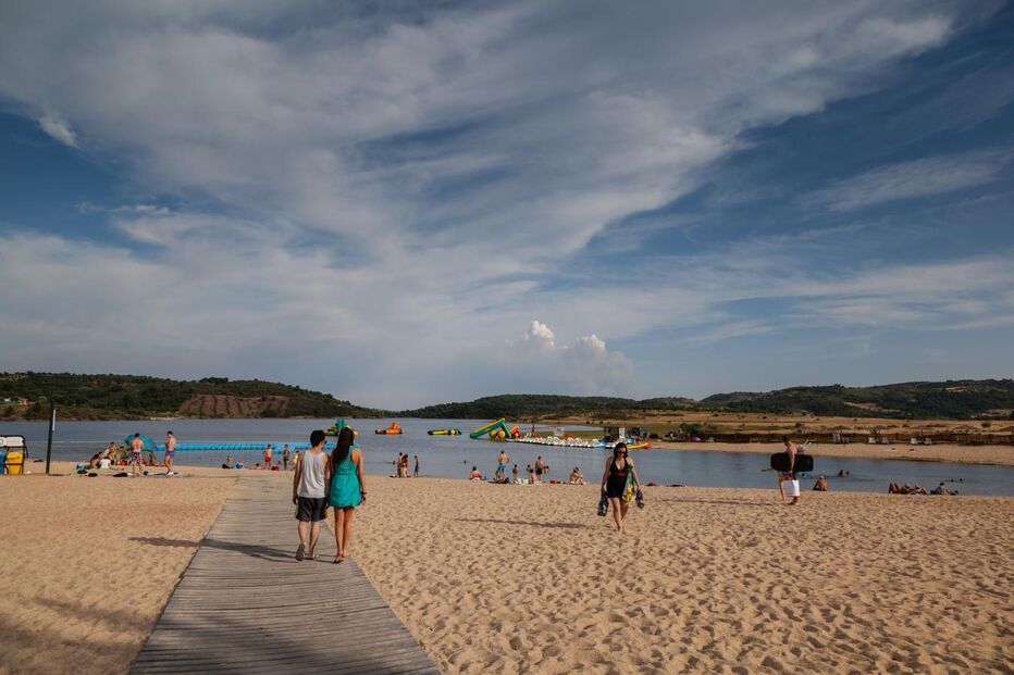 Férias, Interior, Litoral, Praia, Açores, Madeira, Alentejo, Algarve, Porto, Albufeira do Zimbo, Macedo de Cavaleiros, Ermal, Vieira do Minho, Ermida, Ponte da Barca, Serra da Estrela, Loriga, Palheiros, Zorro, Coimbra, Mondego, Covão dos Musaranhos, Óbidos, Idanha-a-Nova, Penha Garcia, Monsanto, Alamal, Gavião, Tejo, Belver, Mértola, São Domingos, Alcoutim, Pego do Fundo, Queda do Vigário, Alte, Via do Infante, Estombar, Lagoa