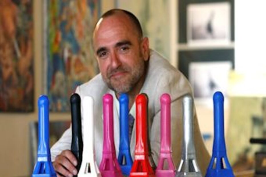 Sebastien Lecca, artista, torre eiffel, paris, frança, sexo, brinquedo erótico, vibrador