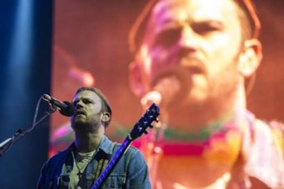 kings of leon, alive, festival, música, linda martini, django django