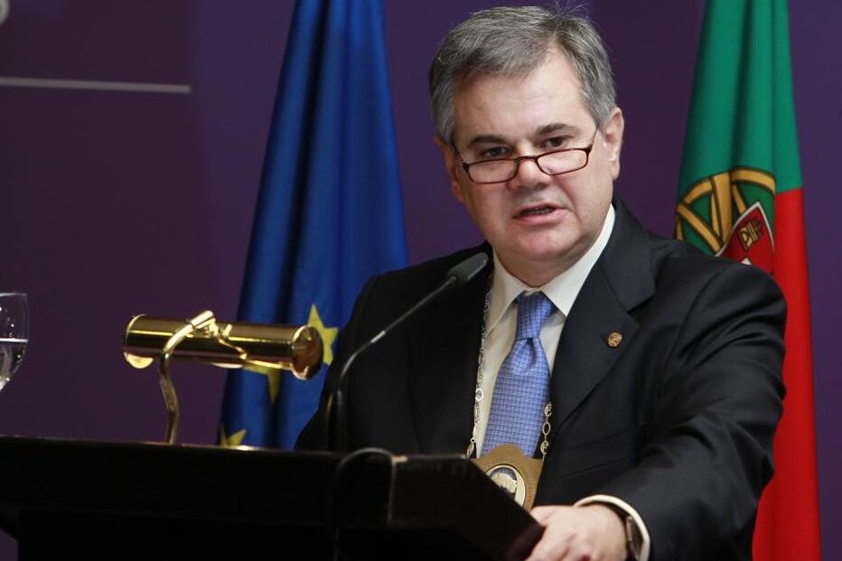 Maurício Barbosa, medicamentos, privado, público, ordem dos farmacêuticos, bastonário, hospitais