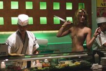 Artista Allen Henson põe modelos sem roupa em locais públicos