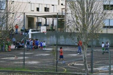 Nuno Crato, escolas, assistentes, José Sócrates, funcionários, desemprego