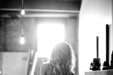 Artista Allen Henson põe modelos sem roupa em locais públicos