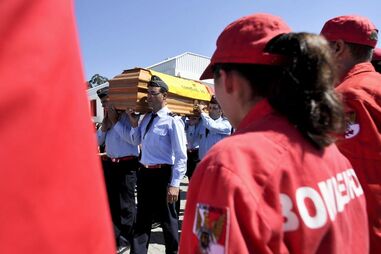 Sofrimento e lágrimas no último adeus a Cátia Pereira Dias