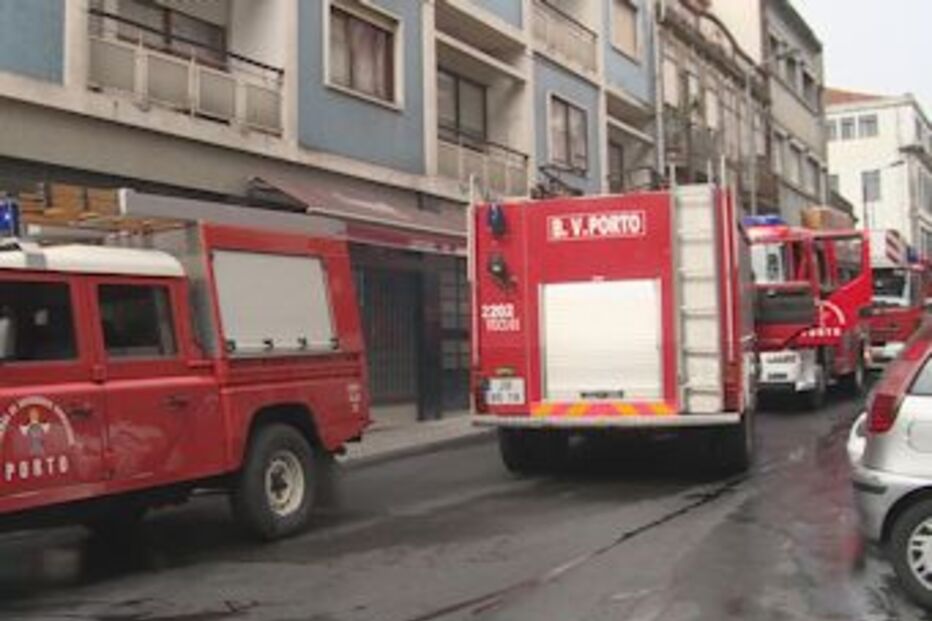 incêndio, fogo, bombeiros, Porto, chamas