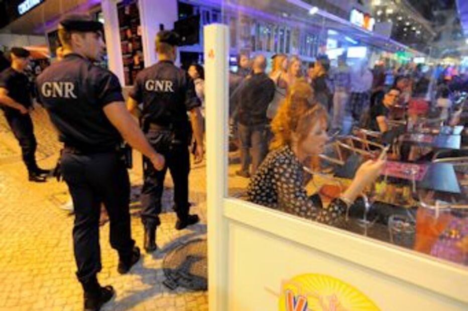 turistas, Albufeira, Algarve, GNR, militar, França