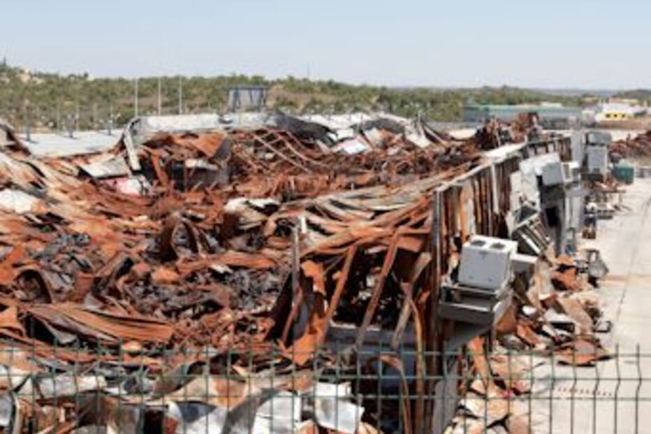 Portimão, incêndio, Retail Park, escombros, fogo