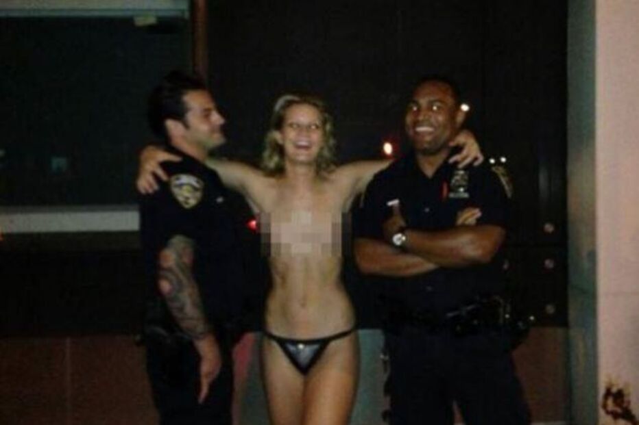 Artista Allen Henson põe modelos sem roupa em locais públicos