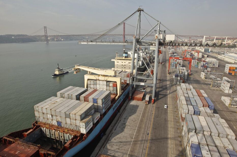 Crise, Economia, PIB, Recuperação, Retoma, Desemprego, Exportação, Crescimento económico, Retoma, Troika, Impostos, Orçamento do Estado, Turismo, Comércio, Passos Coelho, INE, FMI, Banco Central Europeu, Miguel Beleza, Nogueira Leite, Silva Lopes, Trigo Pereira, Cantiga Esteves, António Pires de Lima, Maria Luís Albuquerque, Petróleo, Angela Merkel, Síria, Investimento, Poupança